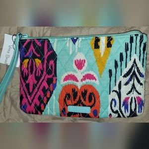 NWT Vera Bradley Escapade Wristlet in Pueblo, zipper closure